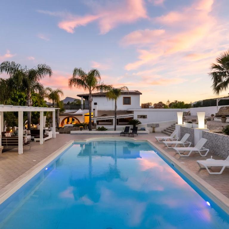 Amazing Villa with pool & Jacuzzi - Villa - 10