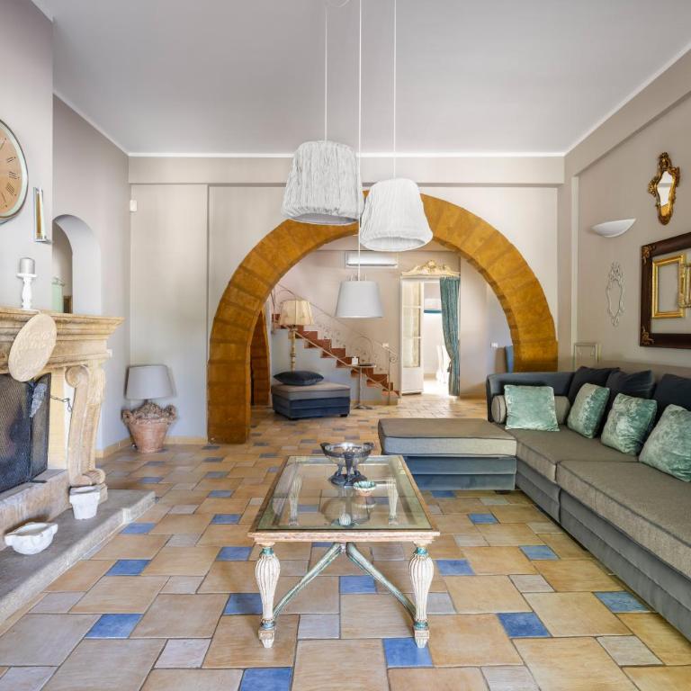 Amazing Villa with pool & Jacuzzi - Villa - 32