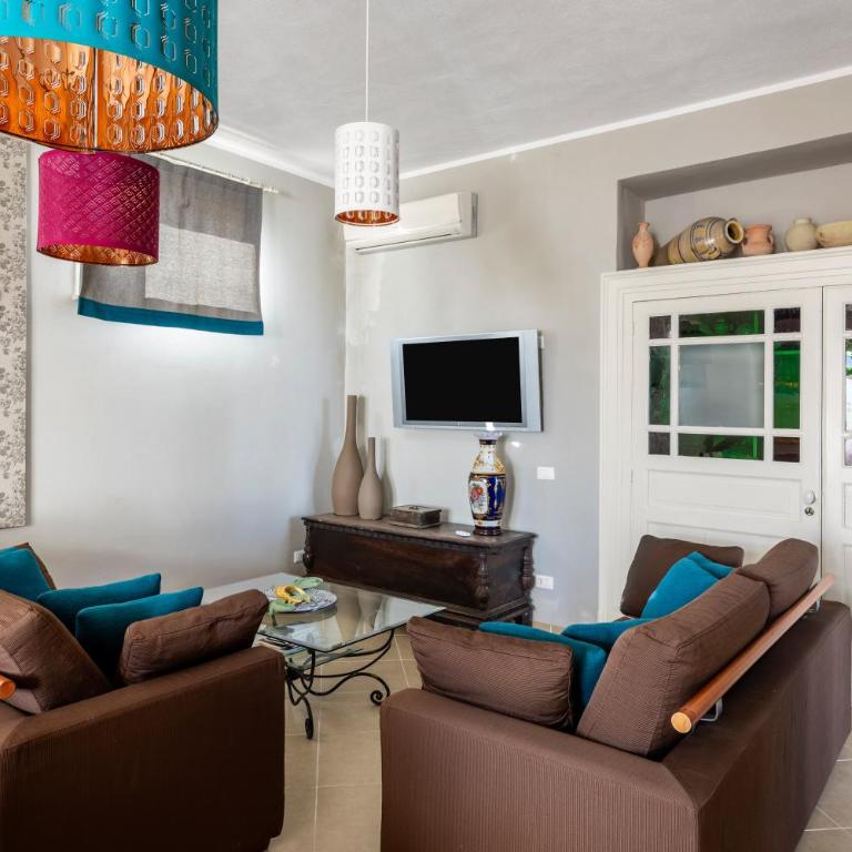 Amazing Villa with pool & Jacuzzi - Villa - 33