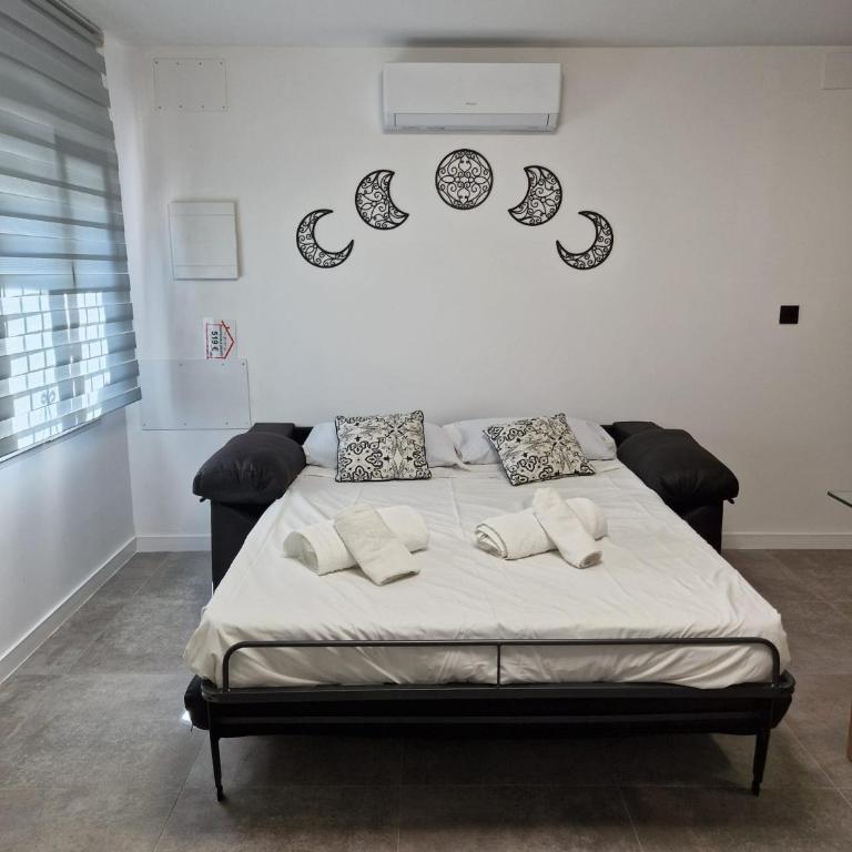 House totally refurbished in 2024, terrace in front of the sea, 1 min walk to the beach, aircon, wifi - One-Bedroom House - 6