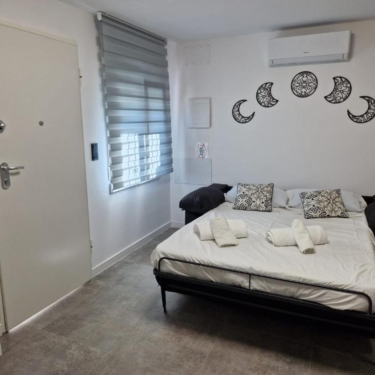 House totally refurbished in 2024, terrace in front of the sea, 1 min walk to the beach, aircon, wifi - One-Bedroom House - 7