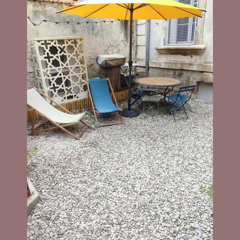 Maison des ARCEAUX centre ville Parking possible - Villa Supérieure - 40