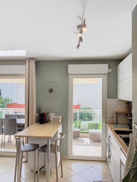 Bel appartement en bord de mer avec piscine lagon et jardin, en résidence sécurisée - Appartement 2 Chambres - 10