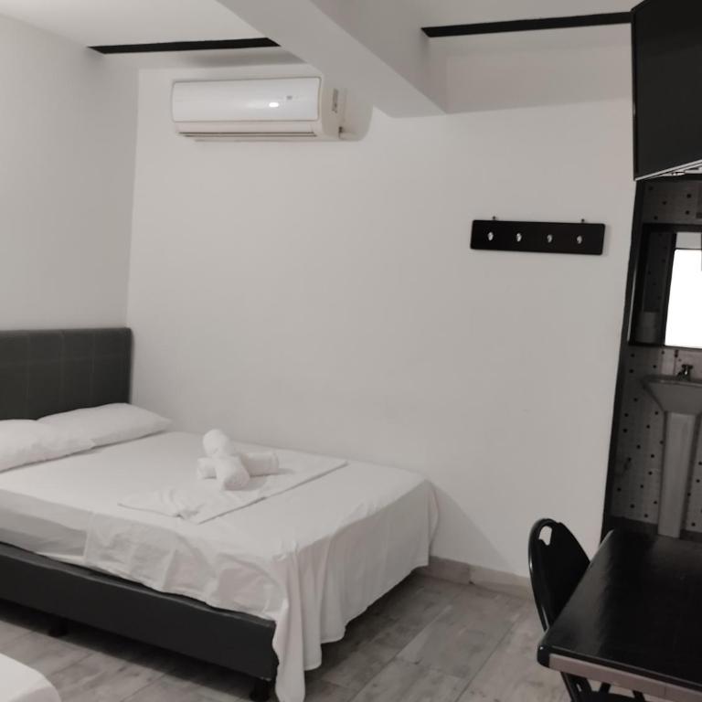 Hotel Ozzy - Habitación Triple - 2