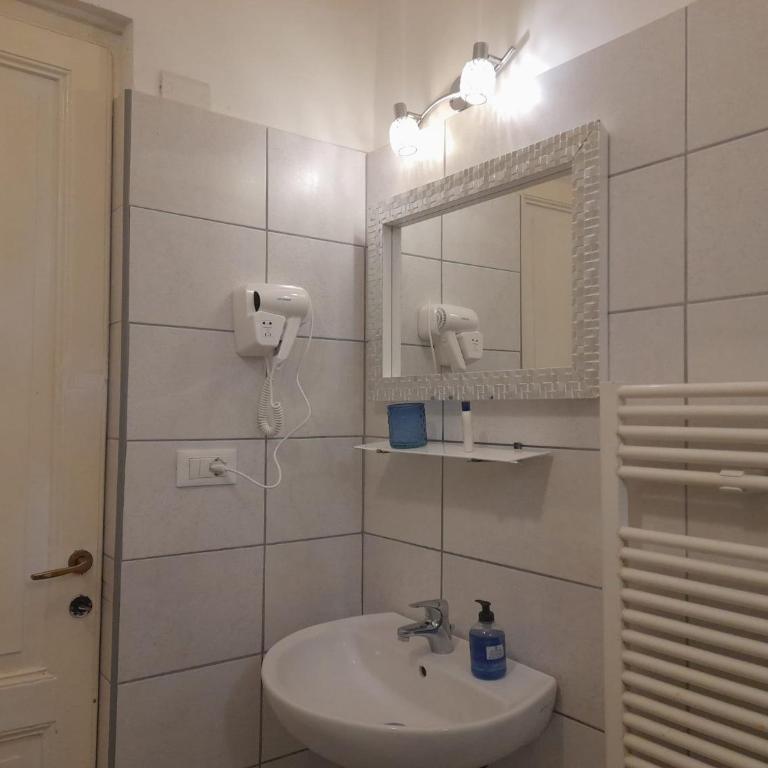Casa Roma Affittacamere - Camera Matrimoniale con Bagno in Comune - 6