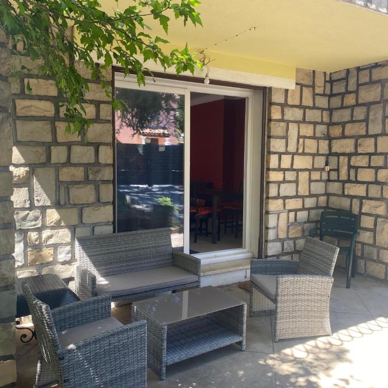 Rez de villa Grand T2 proche plage Marvivo-Sablettes - Maison 1 Chambre - 2