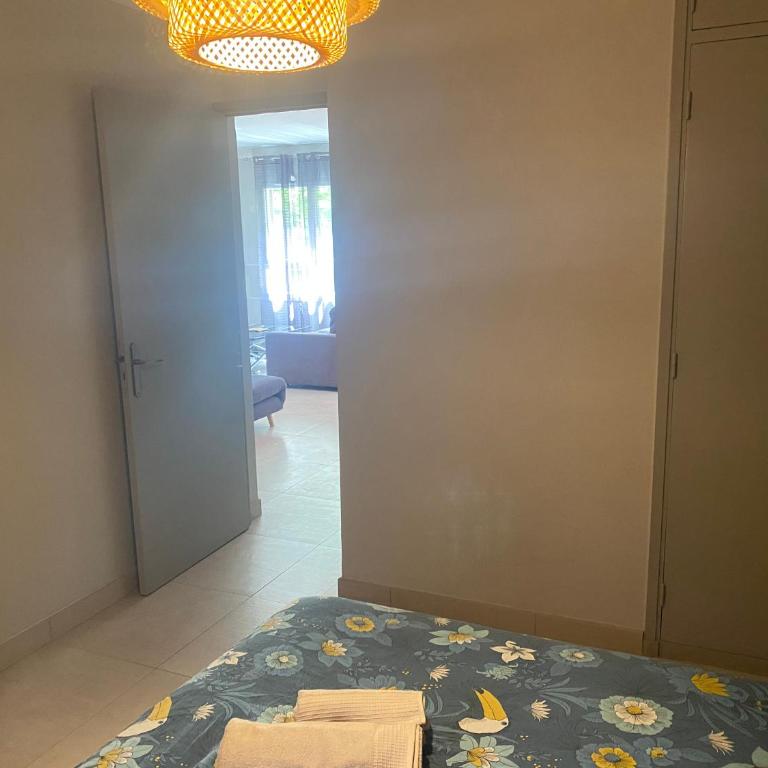 Rez de villa Grand T2 proche plage Marvivo-Sablettes - Maison 1 Chambre - 15