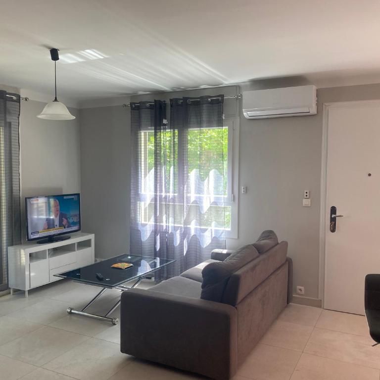 Rez de villa Grand T2 proche plage Marvivo-Sablettes - Maison 1 Chambre - 10
