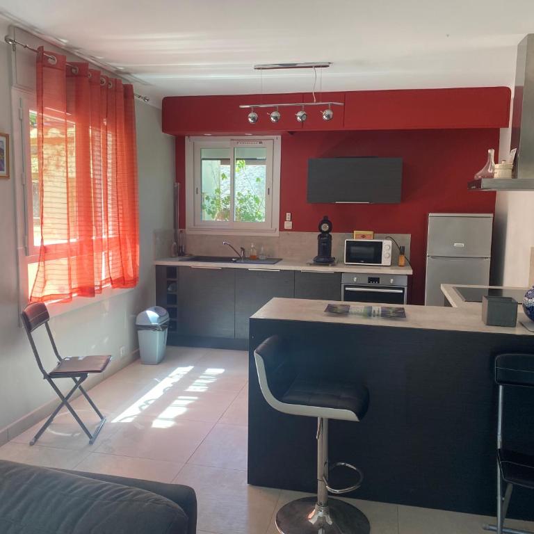 Rez de villa Grand T2 proche plage Marvivo-Sablettes - Maison 1 Chambre - 3