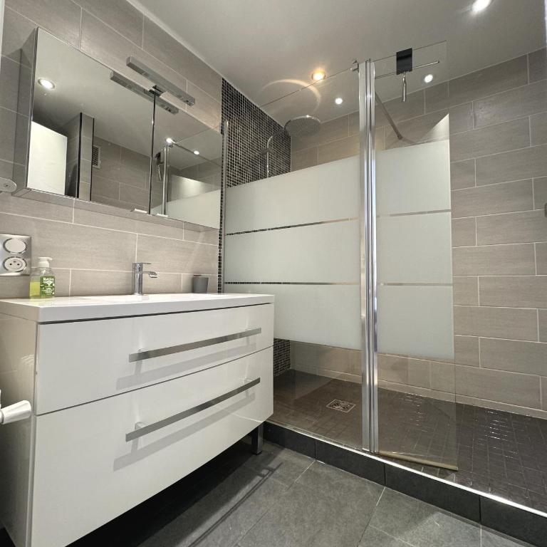 Charming 2 room , 52 m2, very spacious, bright and near sea Martinez hotel - Appartement 1 Chambre - 18