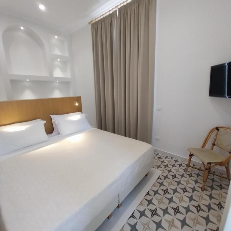 Hotel Dania - Deluxe Double or Twin Room with Balcony - 2