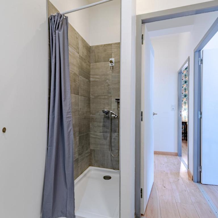 Chic Family - Neuf & Moderne - Parking Wifi Centre Ville Gare TGV - Confort idéal Famille - OFFRE SPECIALE - Appartamento con 2 Camere da Letto - 52