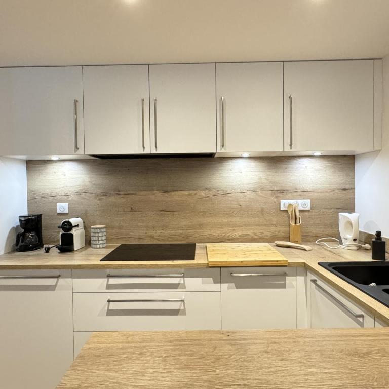 Appartement de charme pour 5P - Two-Bedroom Apartment with Balcony - 17