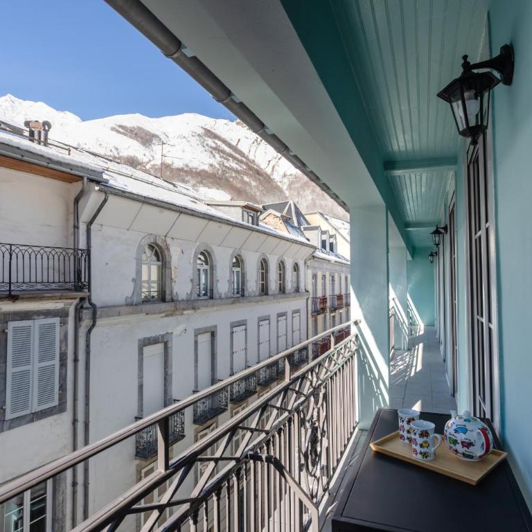 Appartement de charme pour 5P - Two-Bedroom Apartment with Balcony - 23