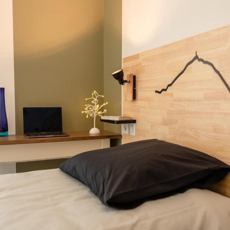 Appartement de charme pour 5P - Two-Bedroom Apartment with Balcony - 25