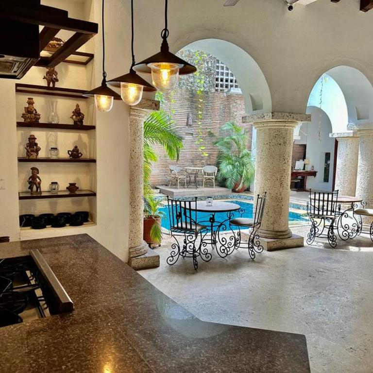 Mansión con suites, piscina, jacuzzi y rooftop - Villa - 5
