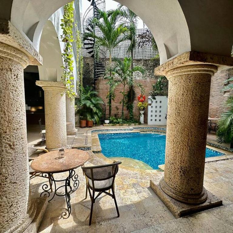 Mansión con suites, piscina, jacuzzi y rooftop - Villa - 39