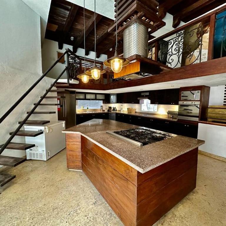 Mansión con suites, piscina, jacuzzi y rooftop - Villa - 55