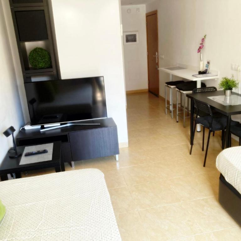 CENTRICO y ACOGEDOR APARTAMENTO - Apartamento con balcón - 6