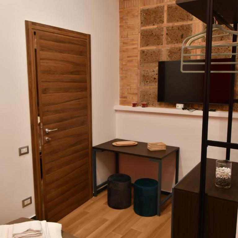 Antico Palazzo - Camera Matrimoniale con Bagno Privato - 7