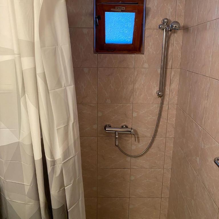 Peaceful Alley - Studio Apartment with One Double Bed - 9