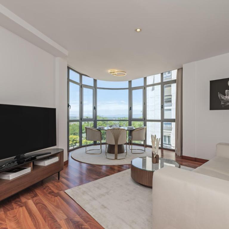 Luxury apartments in Barrio Palacio - Two-Bedroom Apartment with Mountain View - 12