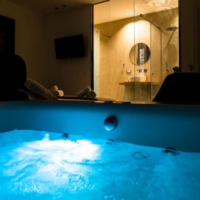 Maximum hub suite&spa - Camera Matrimoniale con Vasca Idromassaggio - 2