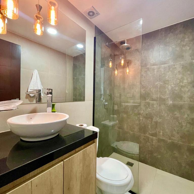 Equipetrol San Martin - Monoambiente con Parqueo Privado Cubierto - One-Bedroom Apartment - 11