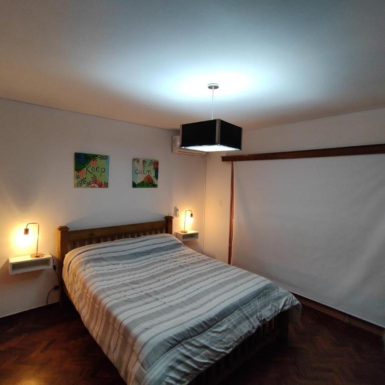 CASA PARA DOS A OCHO PERSONAS CON ESTACIONAMIENTO PARA DOS AUTOS Y DESAYUNO o MERIENDA INCLUIDO - Three-Bedroom House - 24