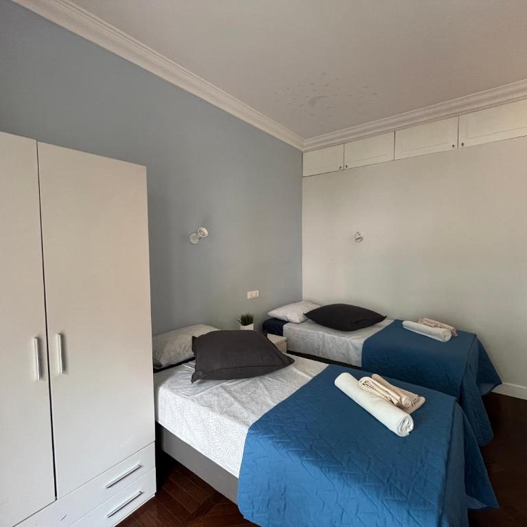 Vatican Family House 2 Baths & 3 Rooms - Three-Bedroom Apartment - 12
