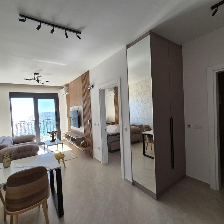 Skyline Apartments - One-Bedroom Apartment with Balcony and Sea View - 67
