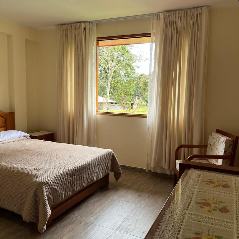 Casa Oxapampa - Habitación Cuádruple - vistas al jardín - 2