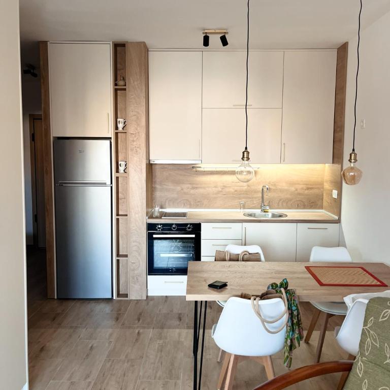 Lavender Apartment - Close to the Beach - Private Garage Parking - One-Bedroom Apartment - 3