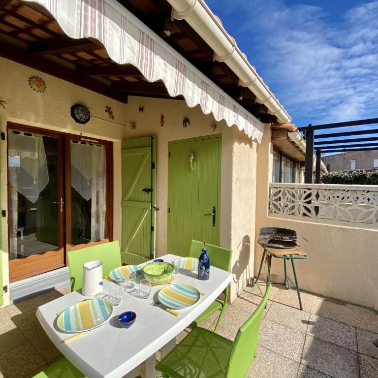 Villa T2 Mezzanine à 300m de la Plage avec Jardin, Idéal Famille, Parking, Animaux Acceptés - FR-1-795-37 - Villa - 2