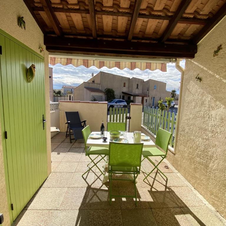 Villa T2 Mezzanine à 300m de la Plage avec Jardin, Idéal Famille, Parking, Animaux Acceptés - FR-1-795-37 - Villa - 3