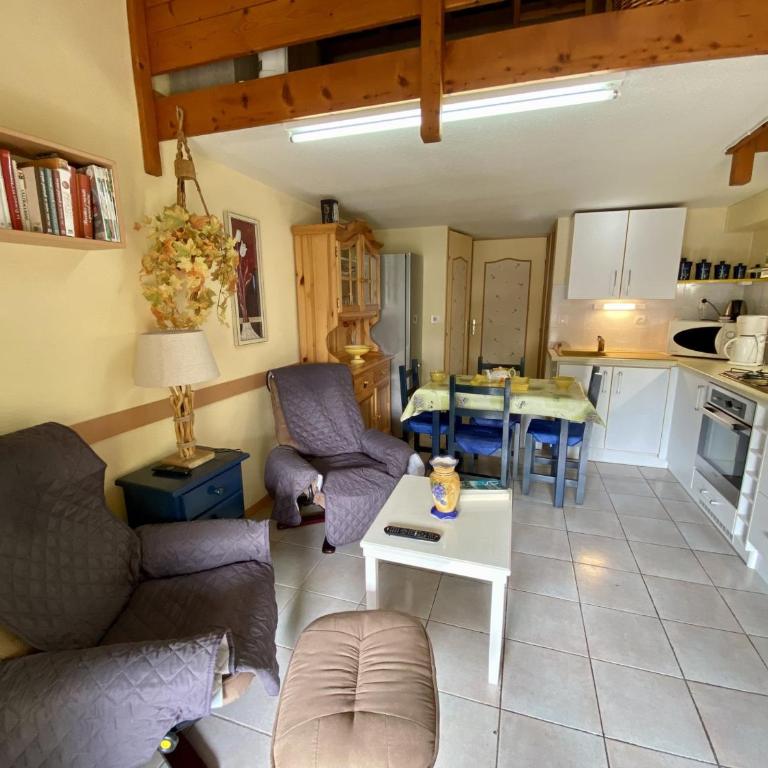 Villa T2 Mezzanine à 300m de la Plage avec Jardin, Idéal Famille, Parking, Animaux Acceptés - FR-1-795-37 - Villa - 4