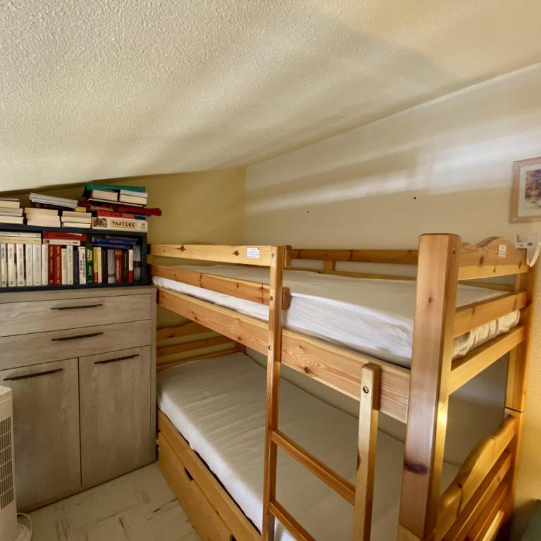 Villa T2 Mezzanine à 300m de la Plage avec Jardin, Idéal Famille, Parking, Animaux Acceptés - FR-1-795-37 - Villa - 11