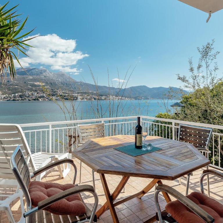 Stunning Home In Njivice - Two-Bedroom Holiday Home - 1