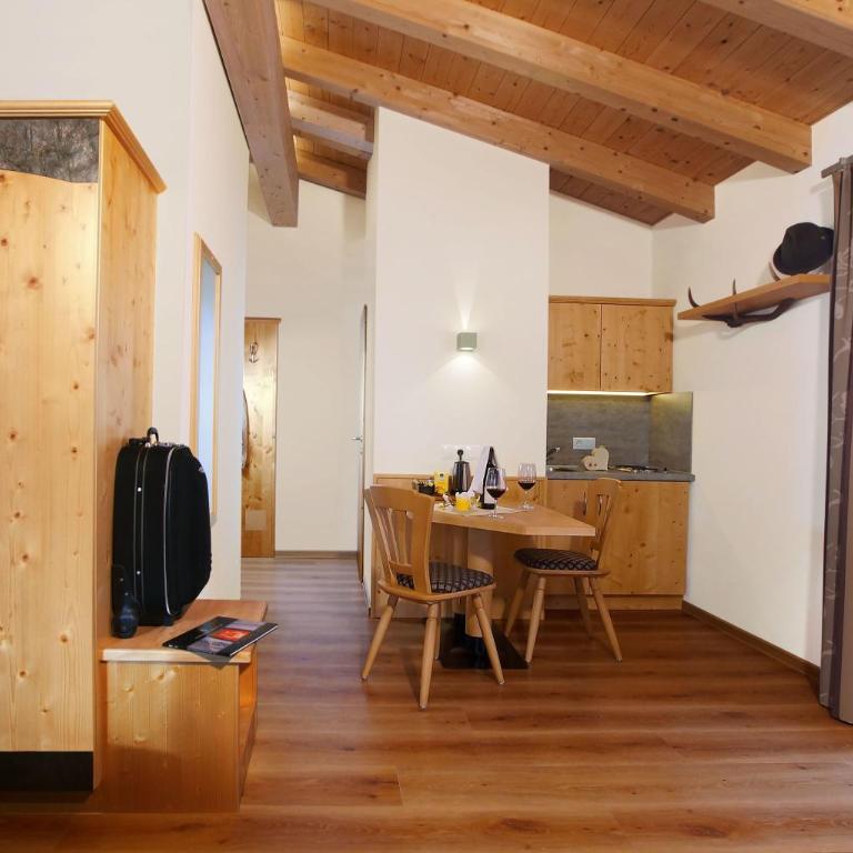 Haus Hintertux - Deluxe Doppel-/Zweibettzimmer mit Balkon - 2