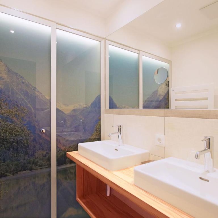 Haus Hintertux - Superior Doppel- oder Zweibettzimmer mit Bergblick - 2