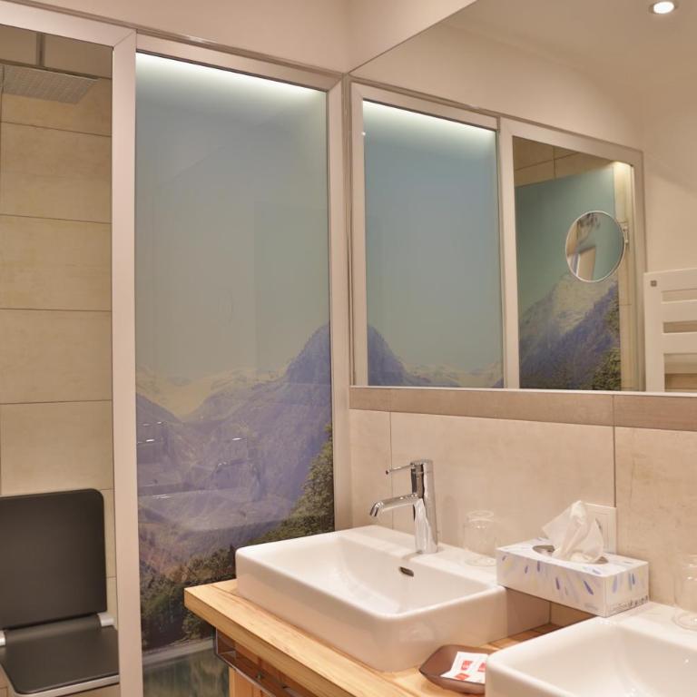Haus Hintertux - Superior Doppel- oder Zweibettzimmer mit Bergblick - 5