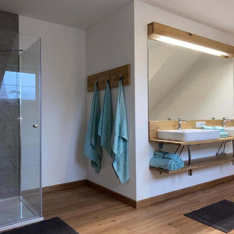 FriedlHof Kärnten Ferienwohnungen für bis zu 10 Personen - Apartment mit 3 Schlafzimmern und Bergblick - 11