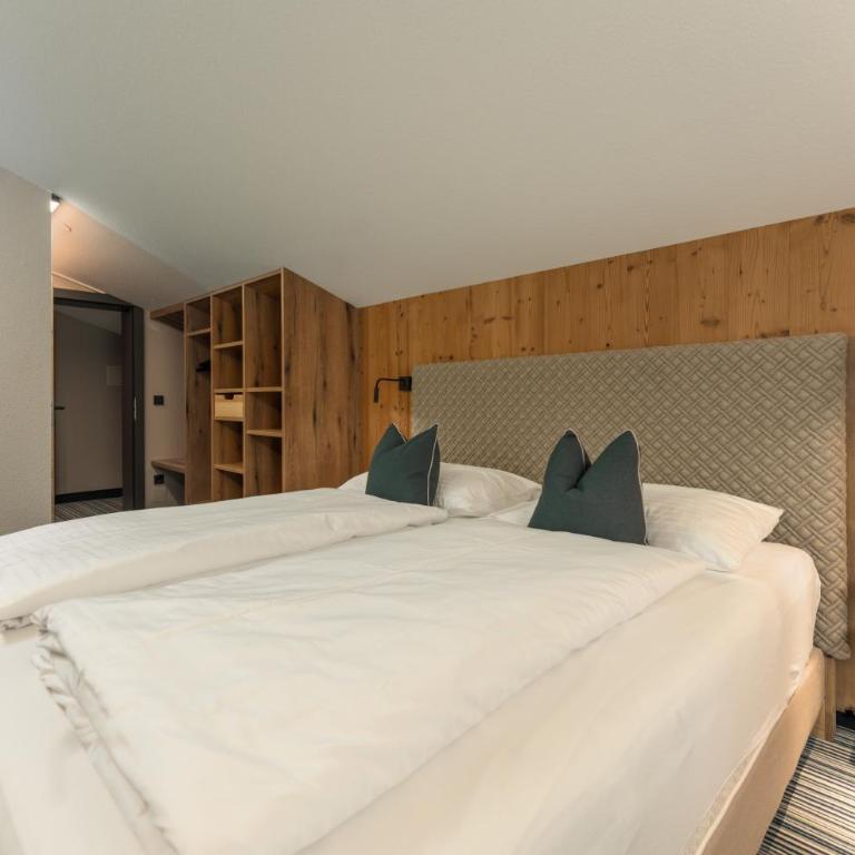 Erzherzog Johann Alpin Style Hotel - Adults Only - Komfortsuite mit Balkon und Bergblick - 7