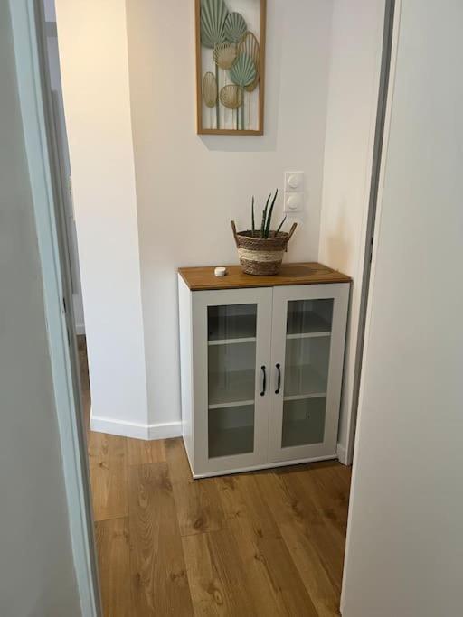 Charmant T2 rénové lumineux à 15mins du vieux port - One-Bedroom Apartment - 13