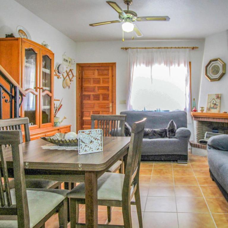 Gorgeous Home In Santa Pola - Casa Vacacional de 3 dormitorios - 2