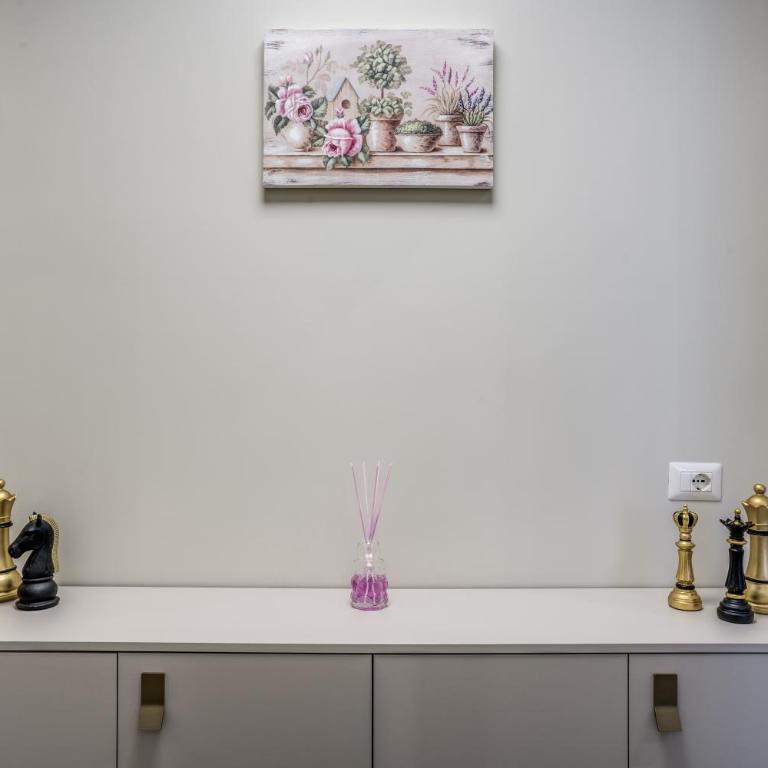 Lady Rose One - Apartment - 1