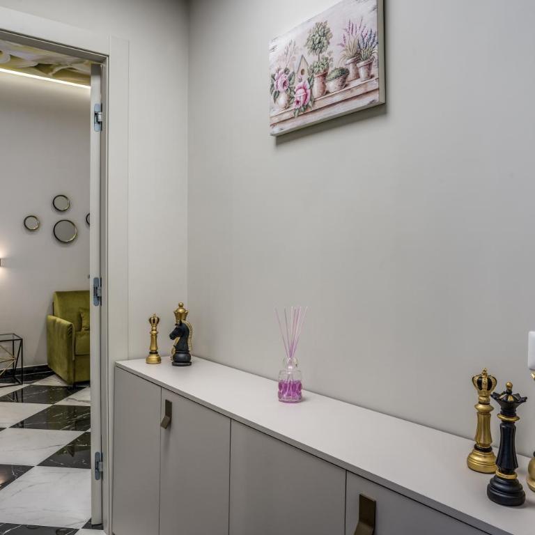 Lady Rose One - Apartment - 14
