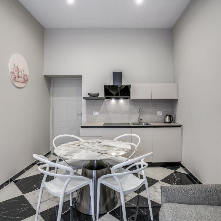 Lady Rose One - Apartment - 18