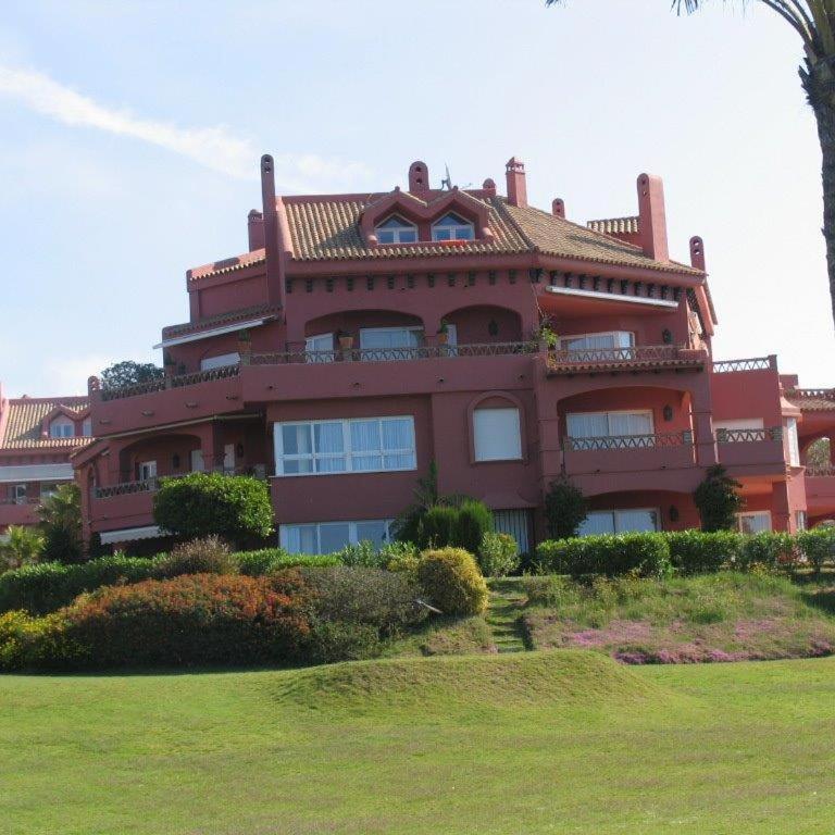 Marbella beachside apartment in 5 star gated - Apartamento de 3 dormitorios - 2