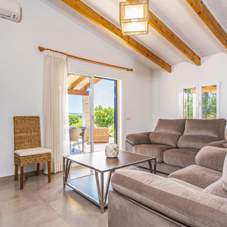 Awesome Home In Puerto De Alcudia - Casa Vacacional de 3 dormitorios - 2
